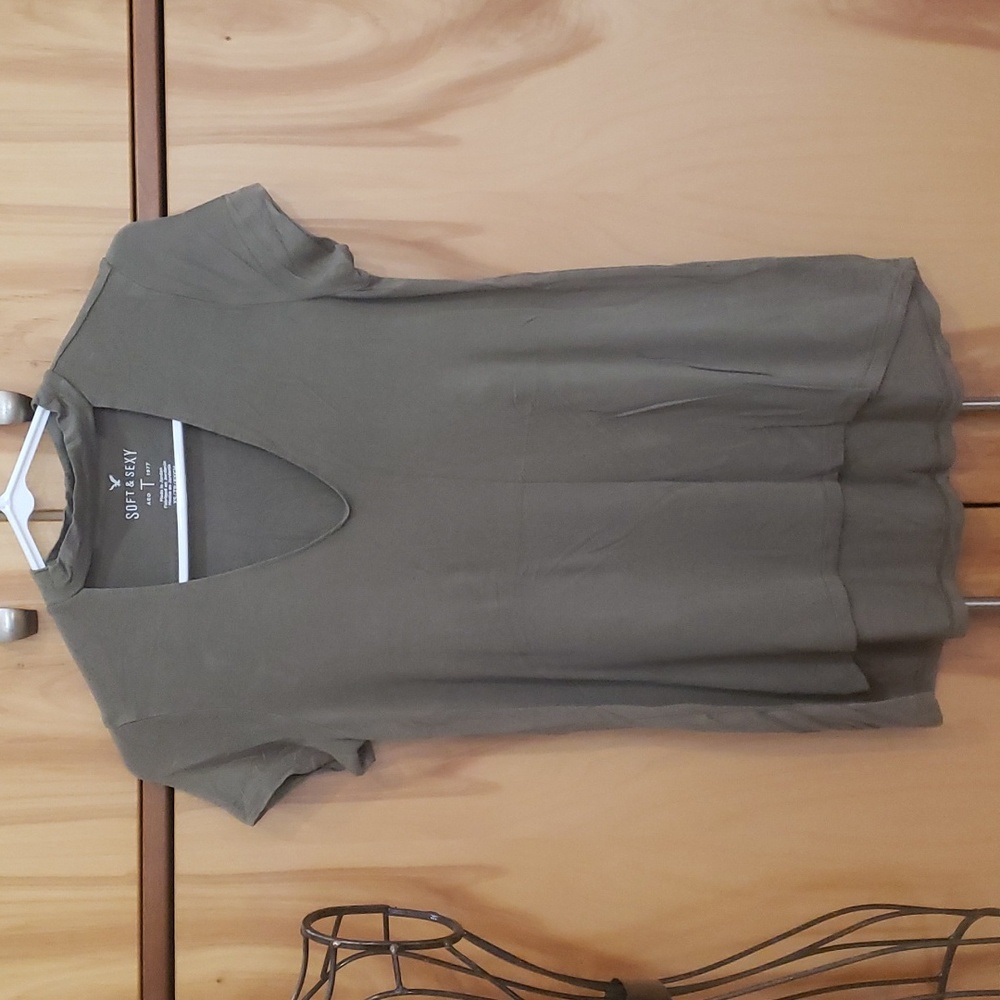 American Eagle T neck tee